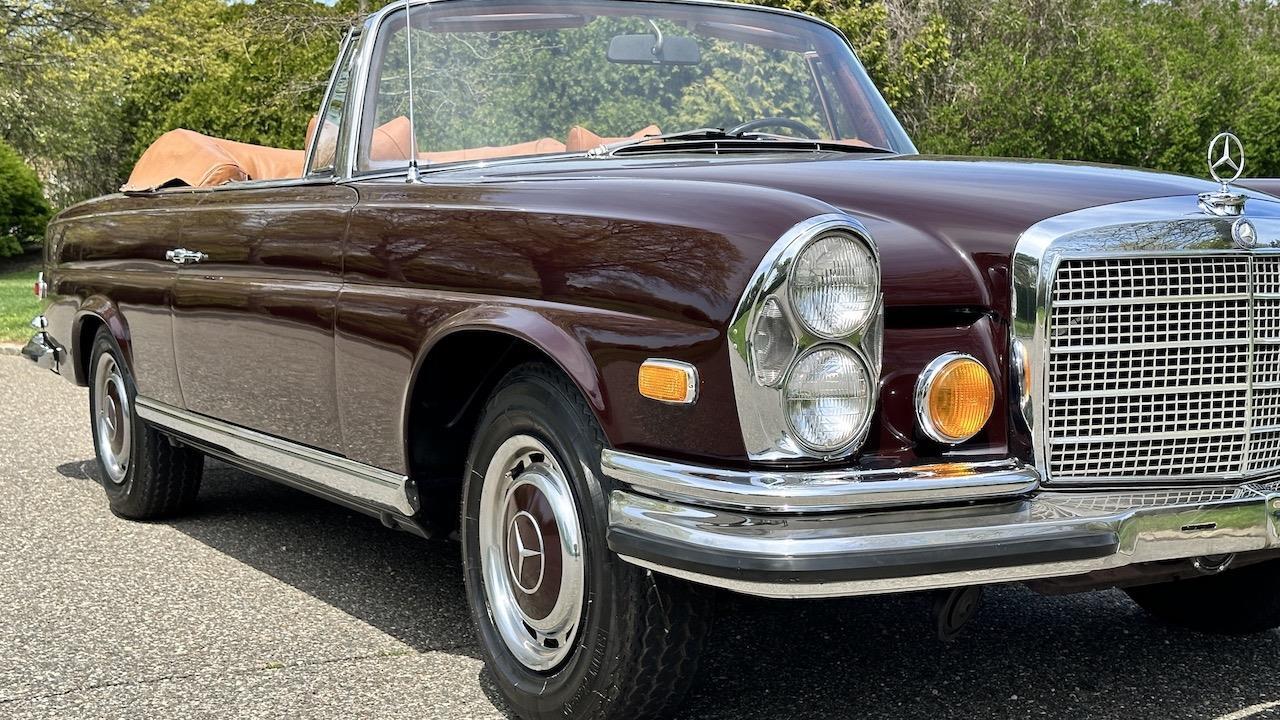 Mercedes-Benz-200-Series-1971-Convertible-26