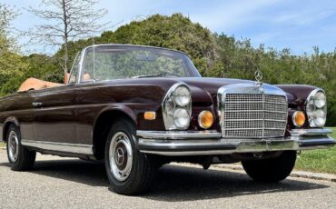 Mercedes-Benz-200-Series-1971-Convertible-27