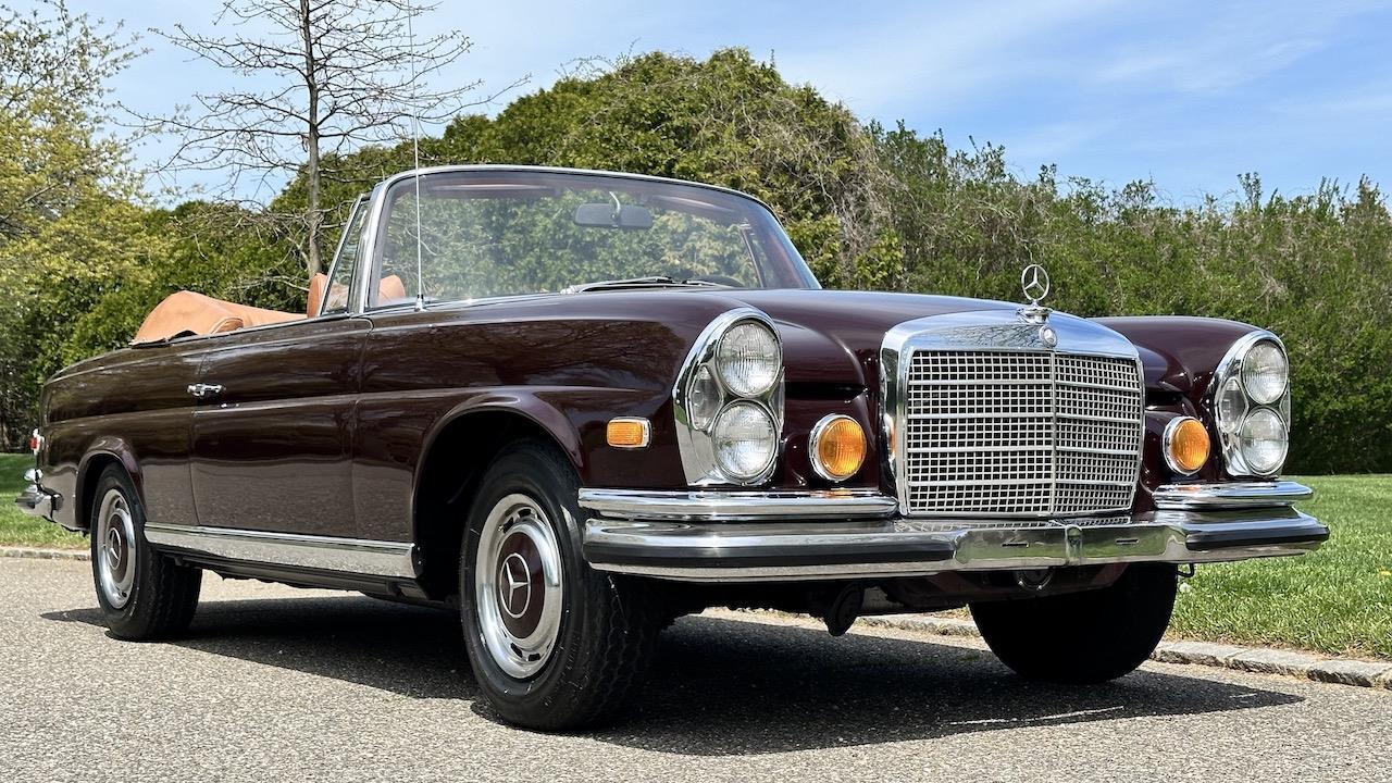 Mercedes-Benz-200-Series-1971-Convertible-27