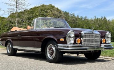 Mercedes-Benz-200-Series-1971-Convertible-28