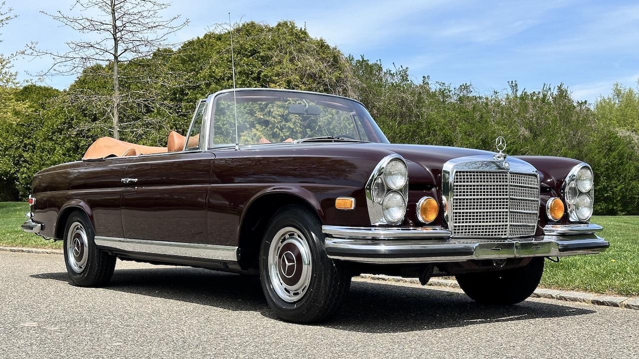 Mercedes-Benz-200-Series-1971-Convertible-28