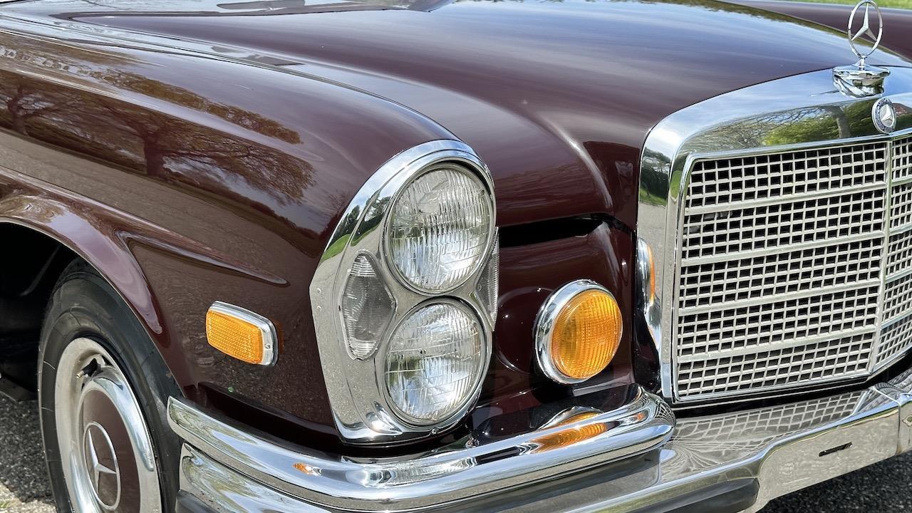 Mercedes-Benz-200-Series-1971-Convertible-29