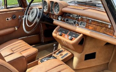 Mercedes-Benz-200-Series-1971-Convertible-3