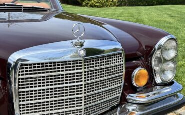 Mercedes-Benz-200-Series-1971-Convertible-30
