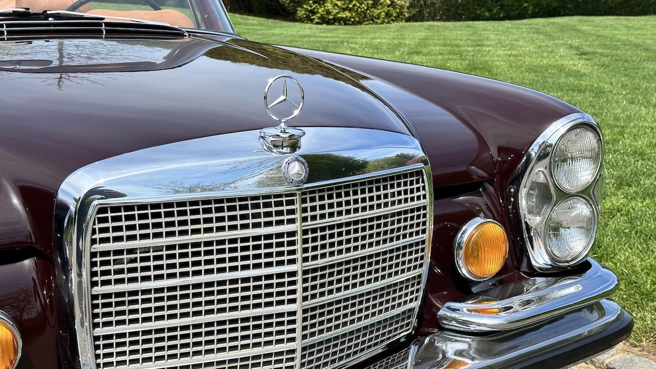 Mercedes-Benz-200-Series-1971-Convertible-30