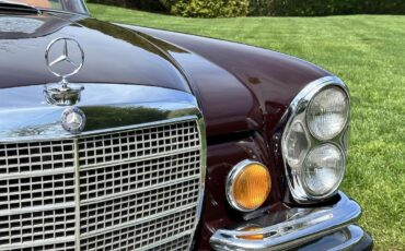 Mercedes-Benz-200-Series-1971-Convertible-31