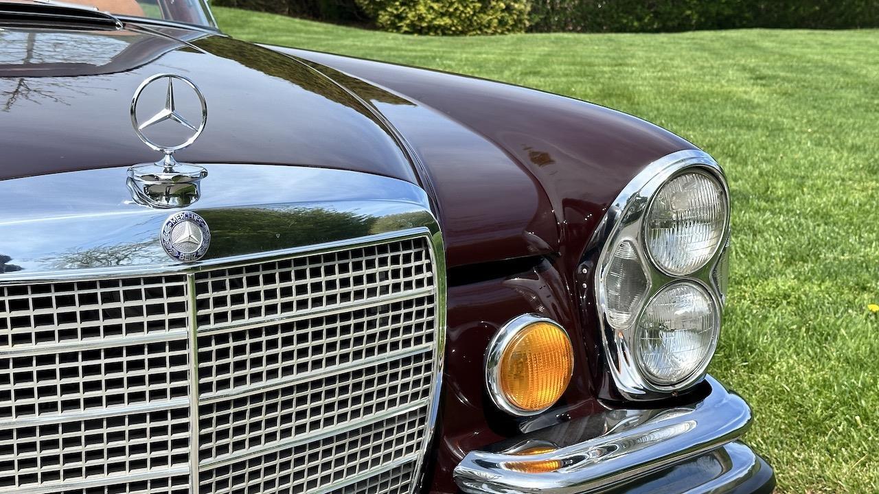 Mercedes-Benz-200-Series-1971-Convertible-31