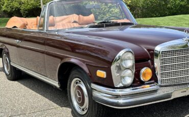 Mercedes-Benz-200-Series-1971-Convertible-32