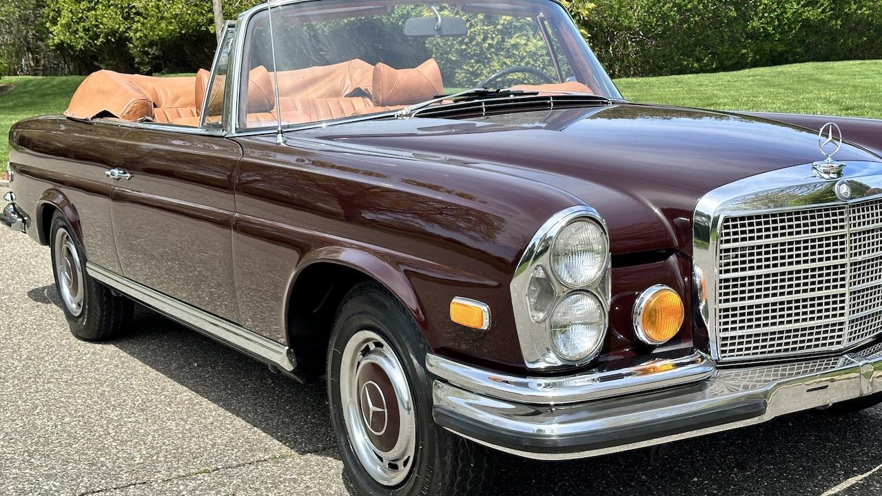 Mercedes-Benz-200-Series-1971-Convertible-32