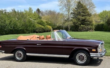Mercedes-Benz-200-Series-1971-Convertible-33