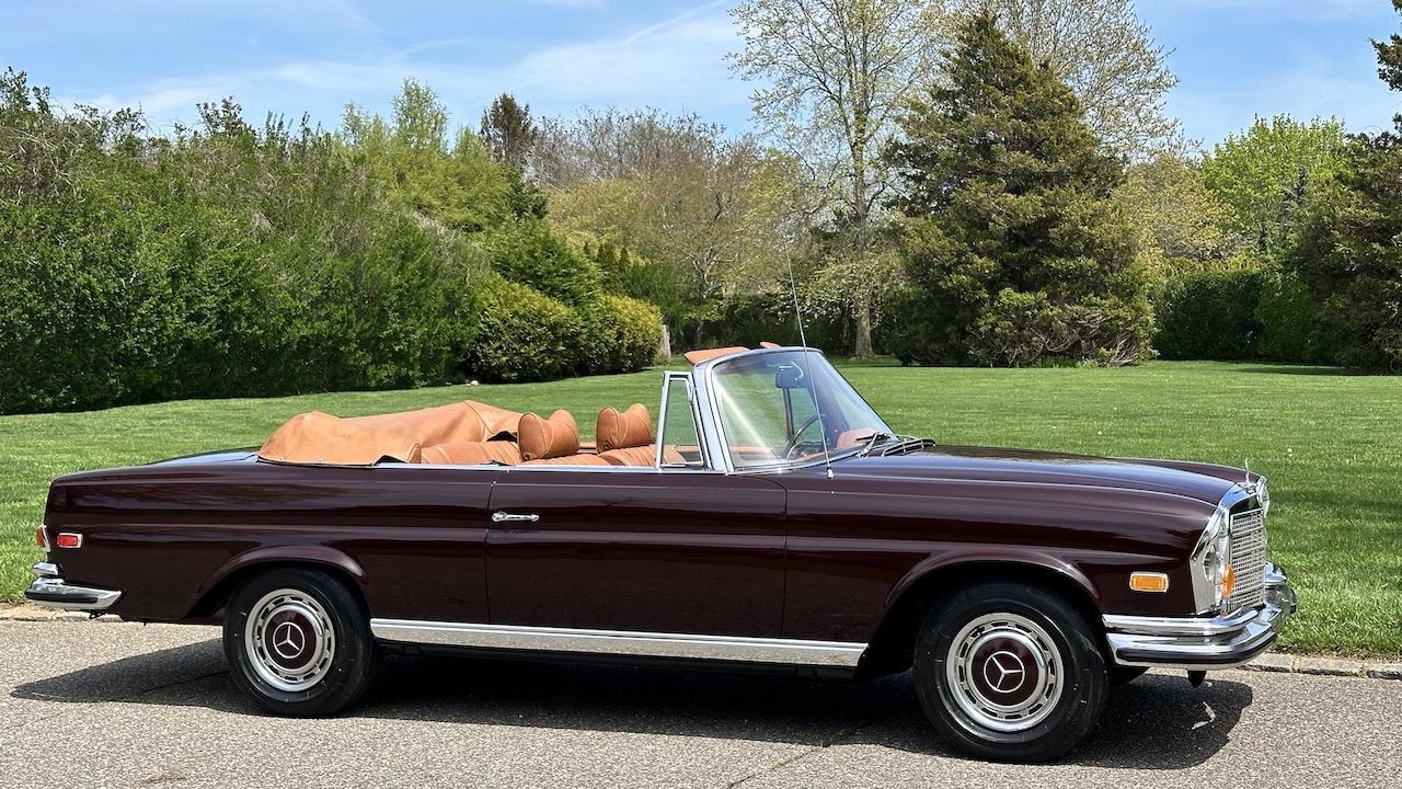 Mercedes-Benz-200-Series-1971-Convertible-33
