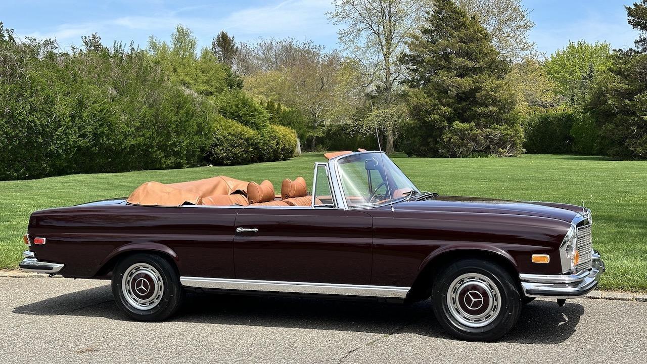 Mercedes-Benz-200-Series-1971-Convertible-34