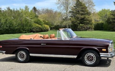 Mercedes-Benz-200-Series-1971-Convertible-35