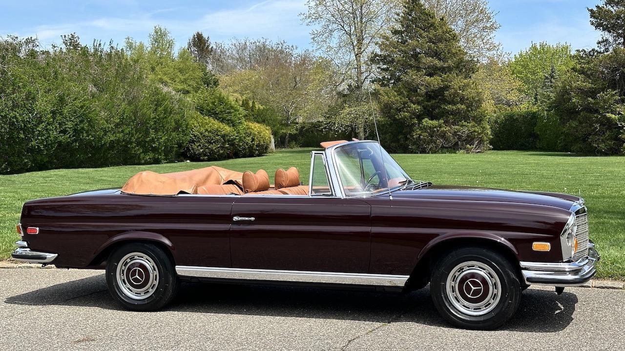 Mercedes-Benz-200-Series-1971-Convertible-35