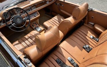 Mercedes-Benz-200-Series-1971-Convertible-37