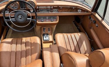 Mercedes-Benz-200-Series-1971-Convertible-38