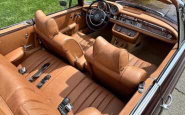 Mercedes-Benz-200-Series-1971-Convertible-39