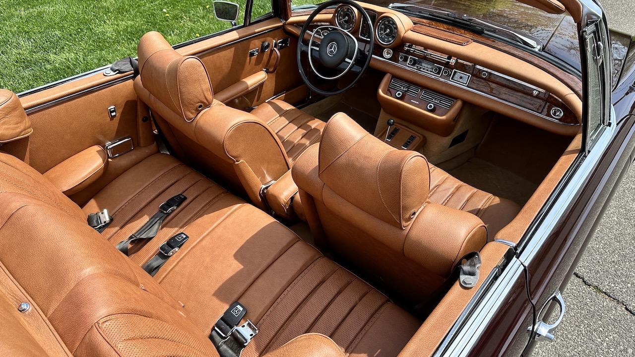 Mercedes-Benz-200-Series-1971-Convertible-39