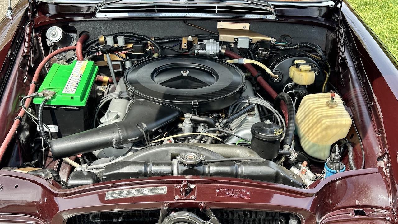 Mercedes-Benz-200-Series-1971-Convertible-4