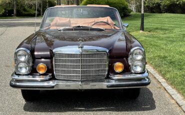 Mercedes-Benz-200-Series-1971-Convertible-5