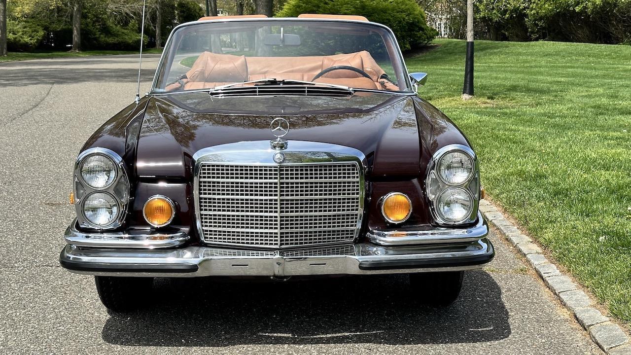 Mercedes-Benz-200-Series-1971-Convertible-5