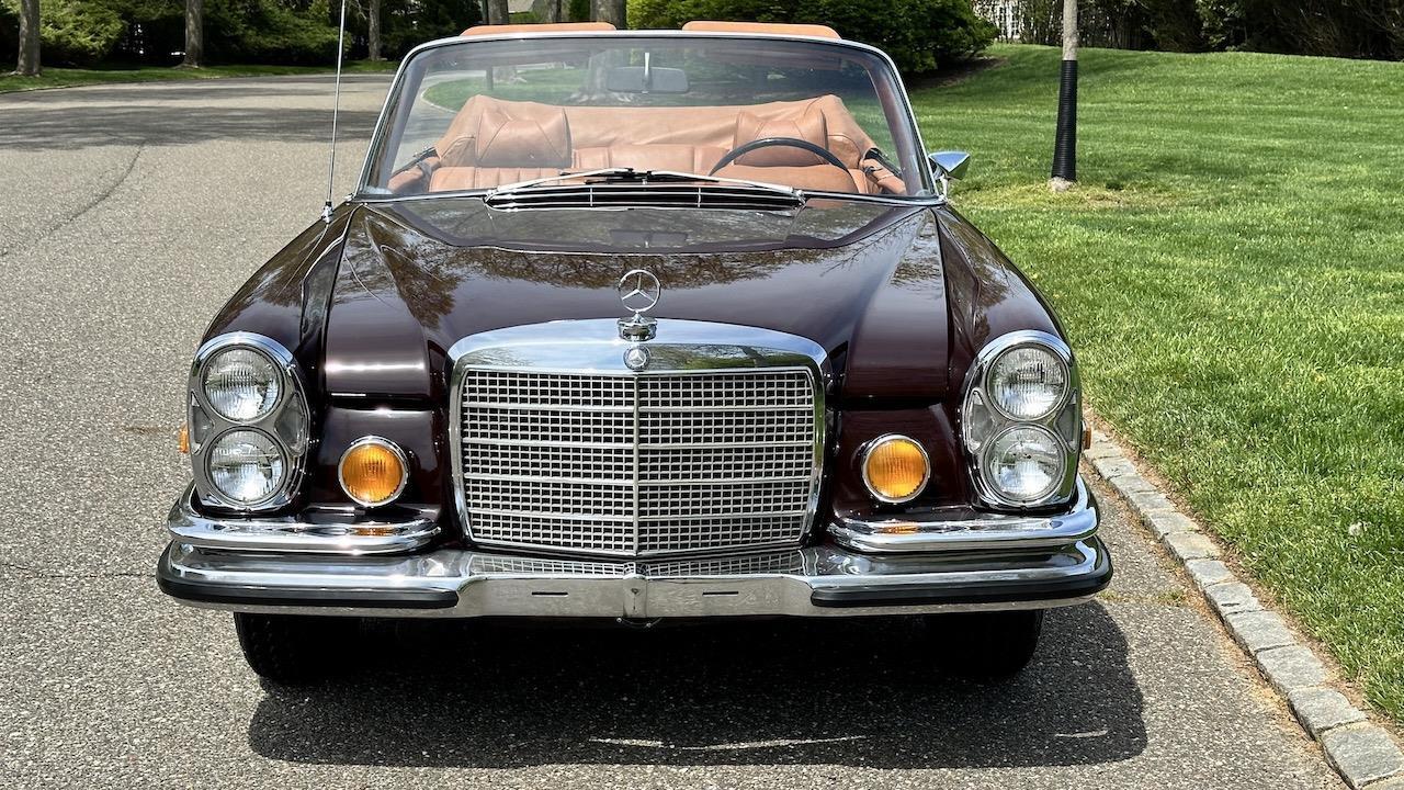 Mercedes-Benz-200-Series-1971-Convertible-6