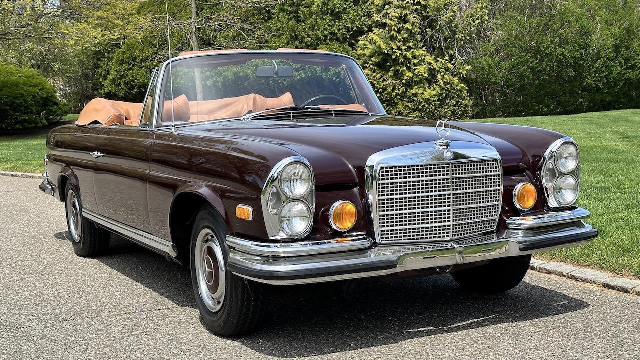 Mercedes-Benz-200-Series-1971-Convertible-7
