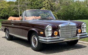 Mercedes-Benz-200-Series-1971-Convertible-8
