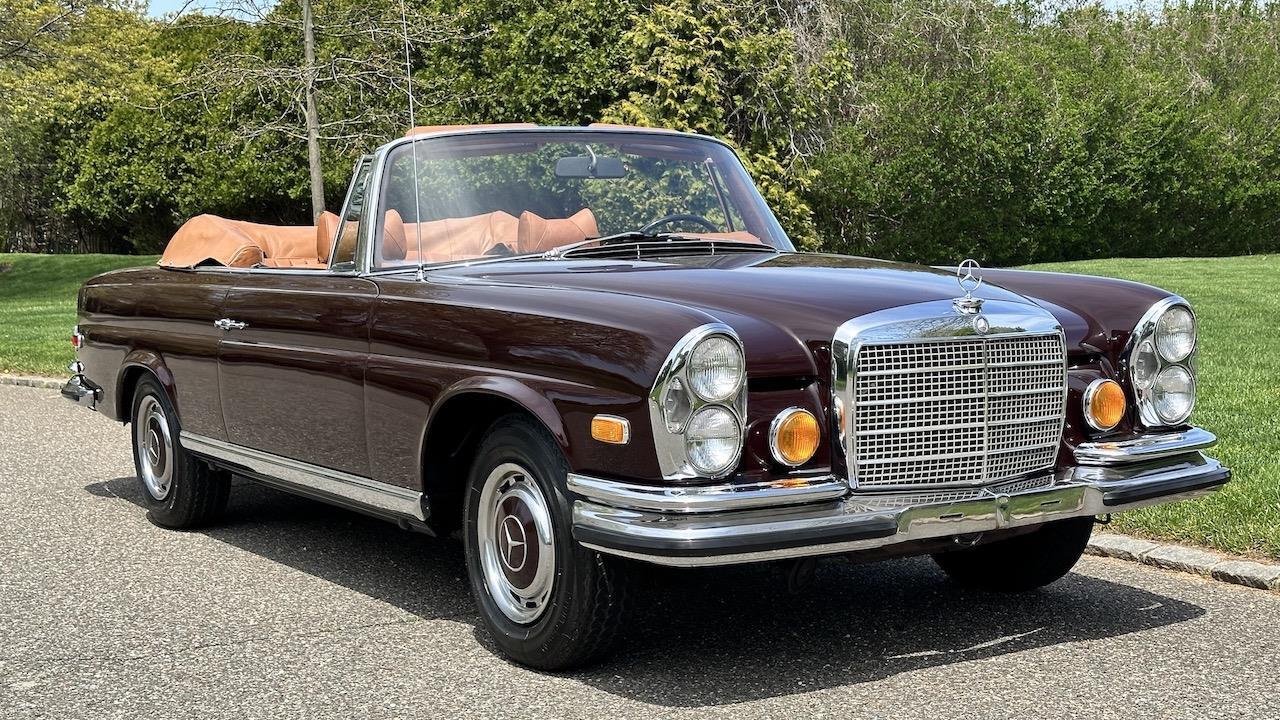 Mercedes-Benz-200-Series-1971-Convertible-8