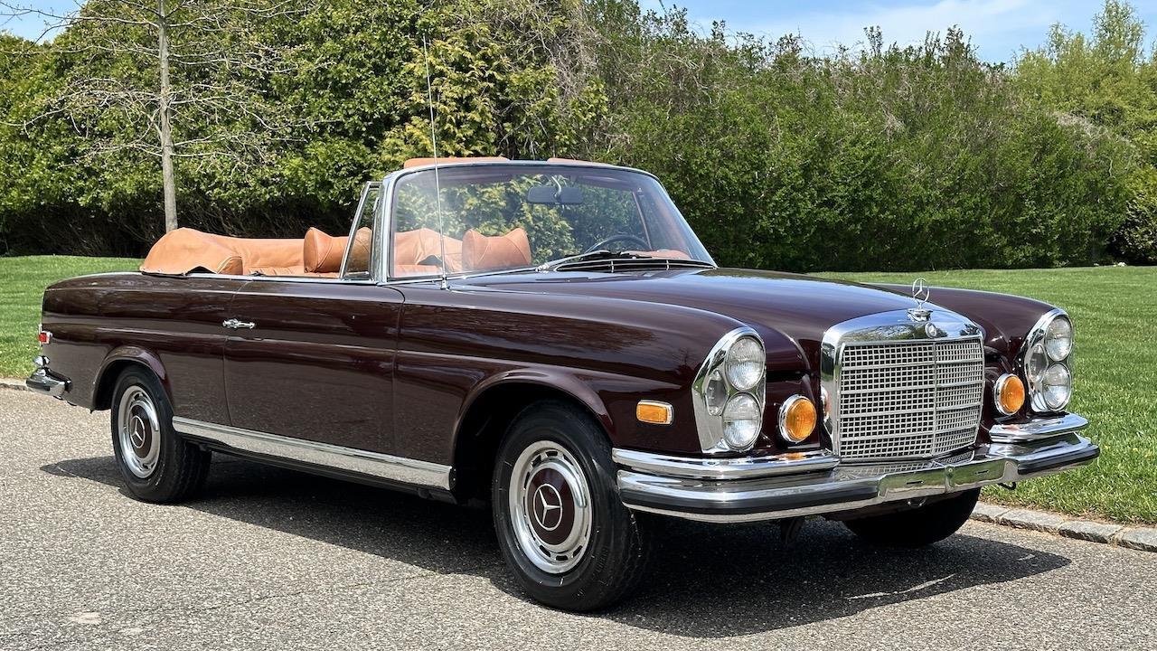 Mercedes-Benz-200-Series-1971-Convertible-9