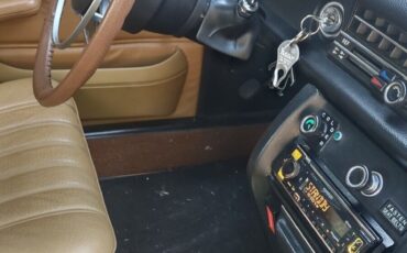 Mercedes-Benz-200-Series-1972-Sedan-5