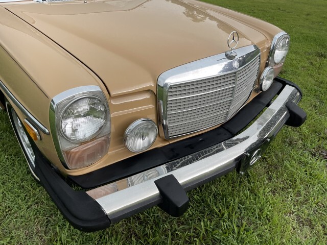 Mercedes-Benz-200-Series-1976-Coupe-15