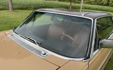 Mercedes-Benz-200-Series-1976-Coupe-16
