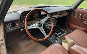 Mercedes-Benz-200-Series-1976-Coupe-20