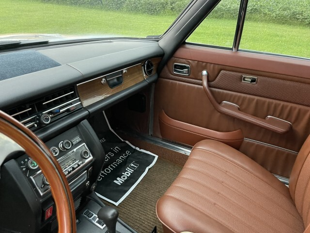 Mercedes-Benz-200-Series-1976-Coupe-21