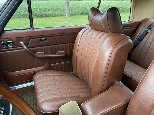 Mercedes-Benz-200-Series-1976-Coupe-22