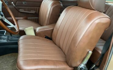 Mercedes-Benz-200-Series-1976-Coupe-23