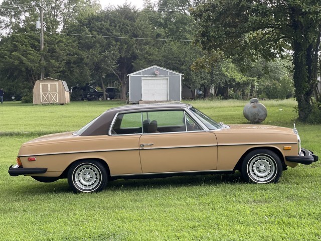 Mercedes-Benz-200-Series-1976-Coupe-6