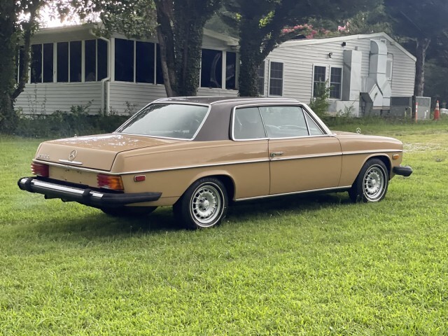 Mercedes-Benz-200-Series-1976-Coupe-7