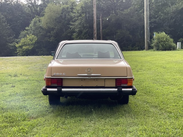 Mercedes-Benz-200-Series-1976-Coupe-8