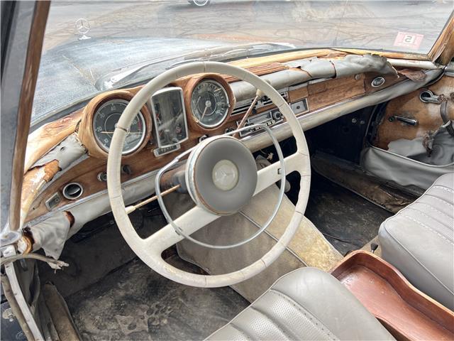 Mercedes-Benz-220-SEB-1965-23