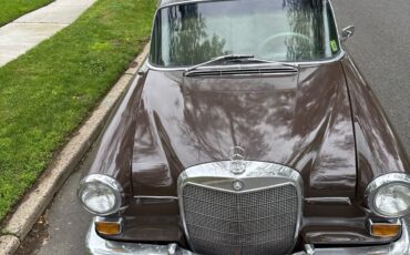 Mercedes-Benz-230-1966-1