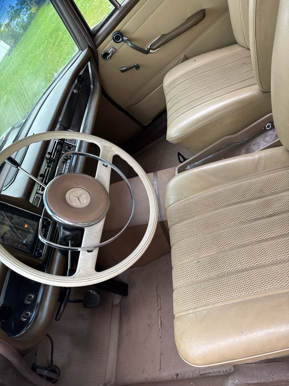 Mercedes-Benz-230-1966-10