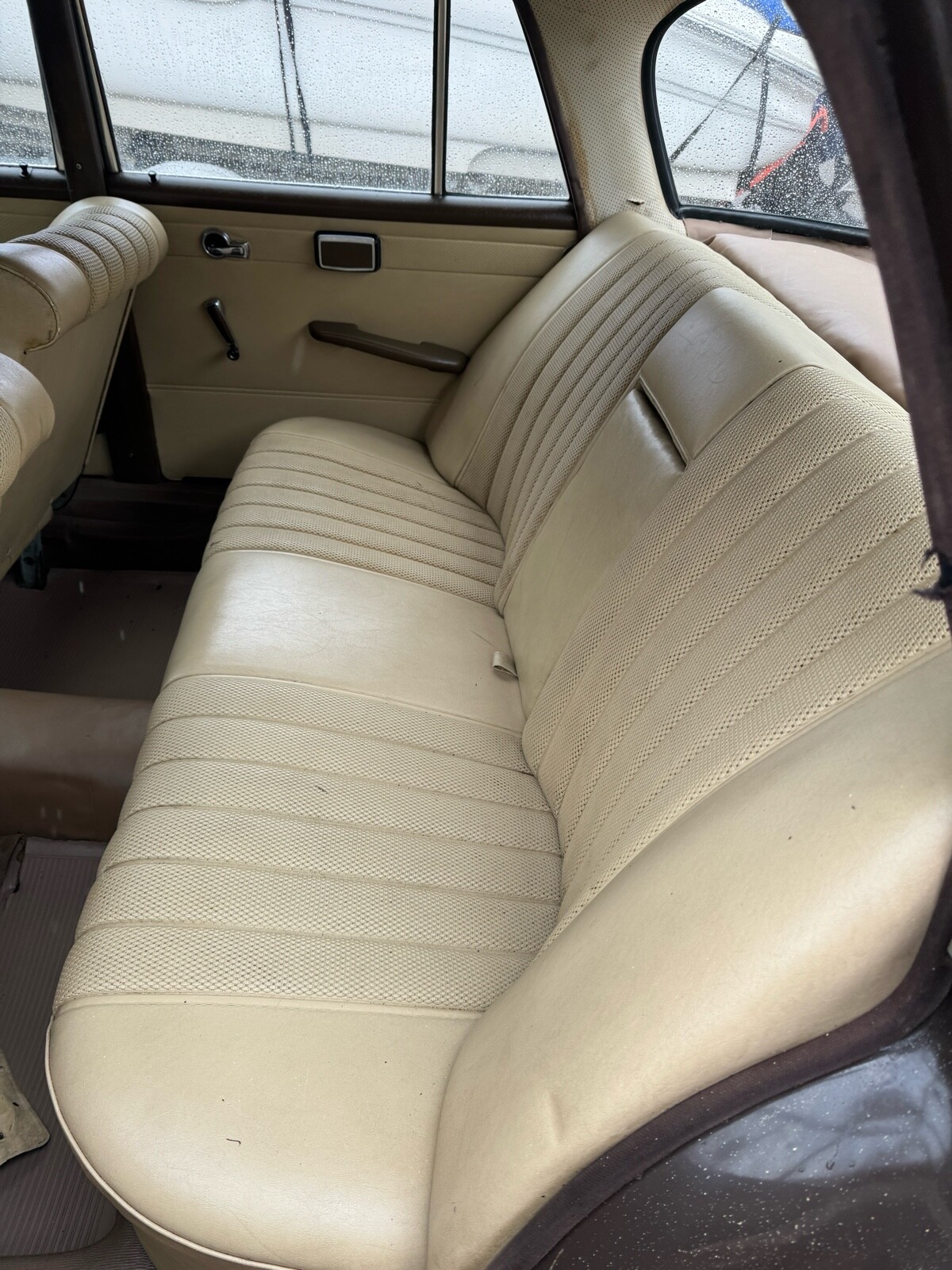 Mercedes-Benz-230-1966-12