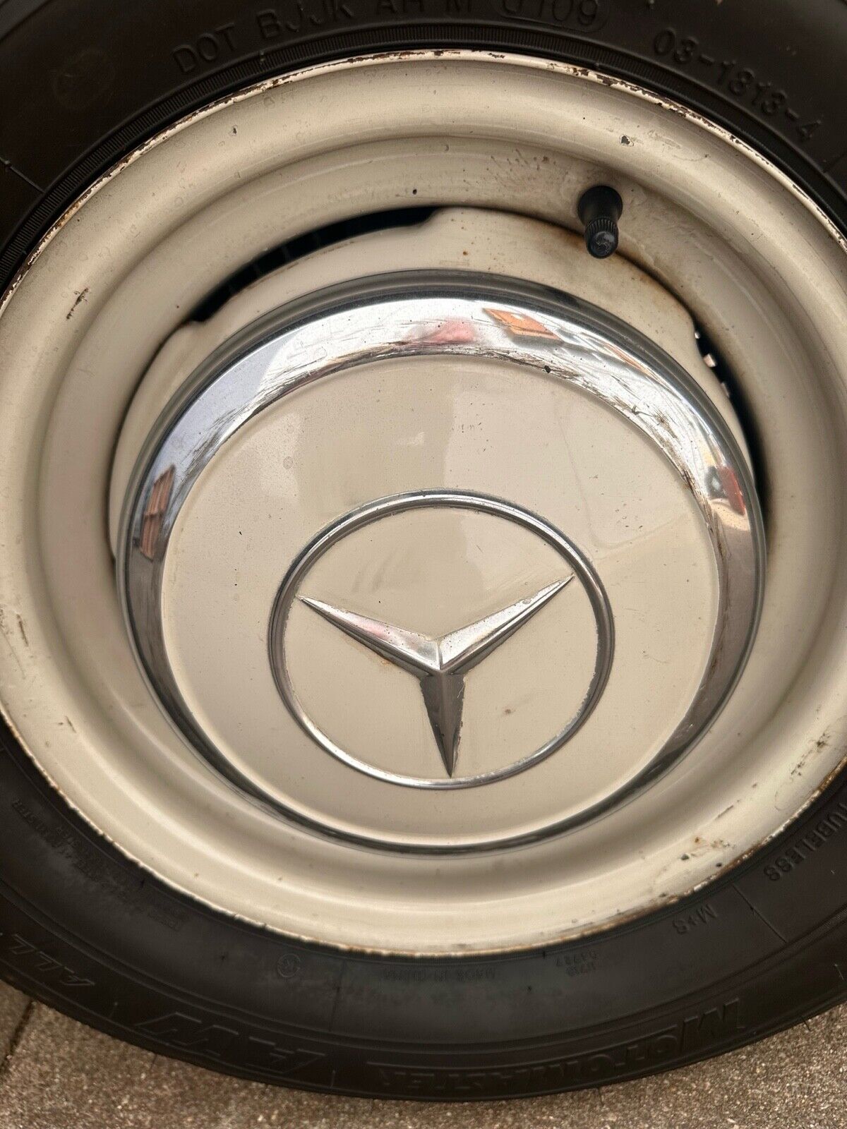 Mercedes-Benz-230-1966-13