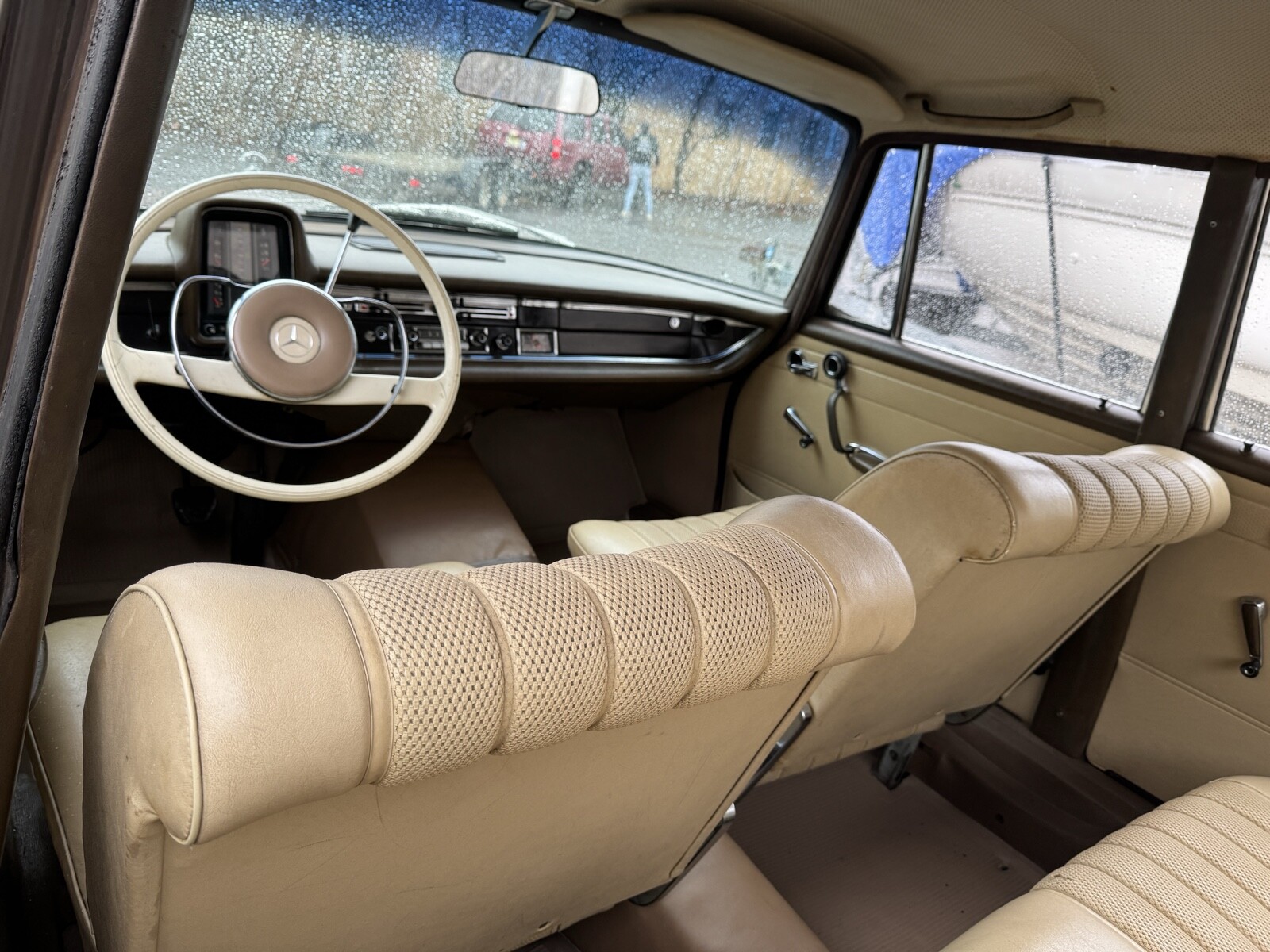 Mercedes-Benz-230-1966-14