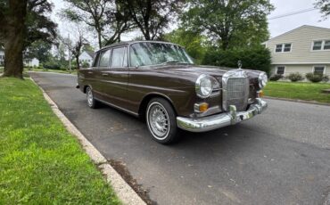 Mercedes-Benz-230-1966-2