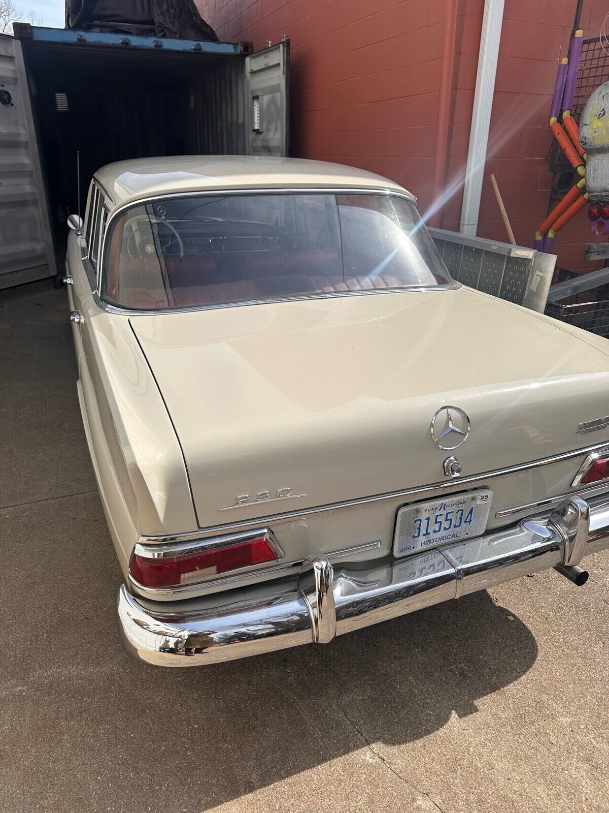 Mercedes-Benz-230-1966-2