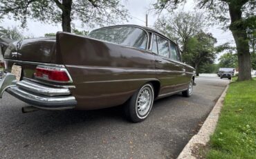 Mercedes-Benz-230-1966-3