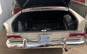 Mercedes-Benz-230-1966-9